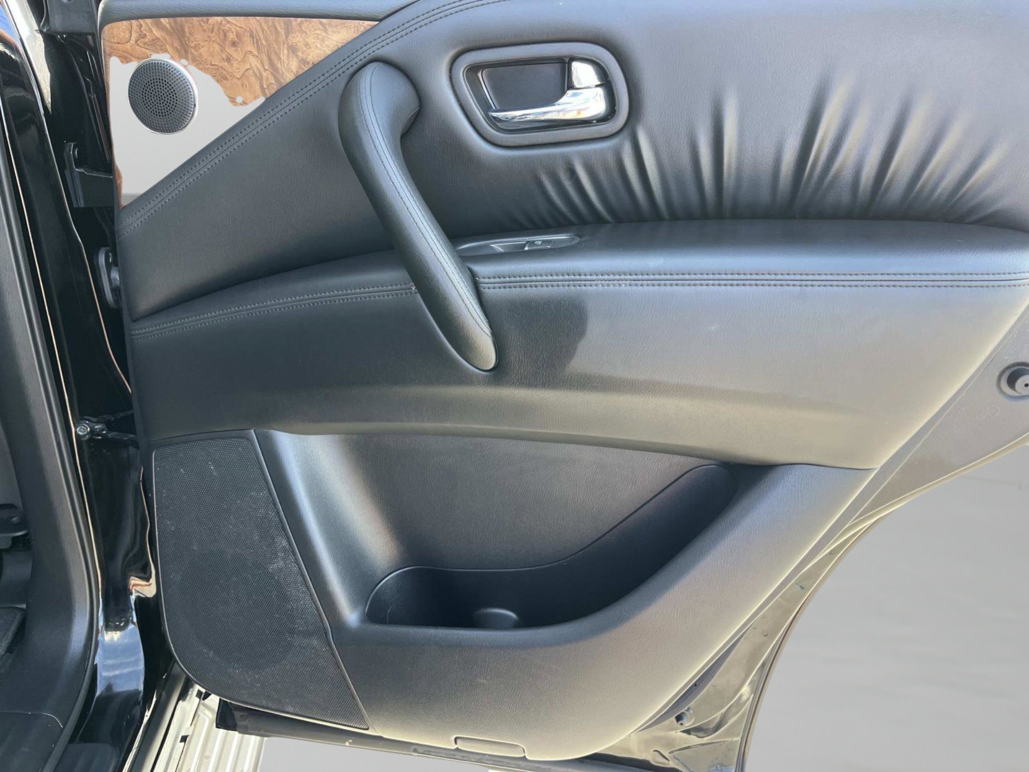 Used 2024 Nissan Armada SL w/ Captain's Chairs Package image 24