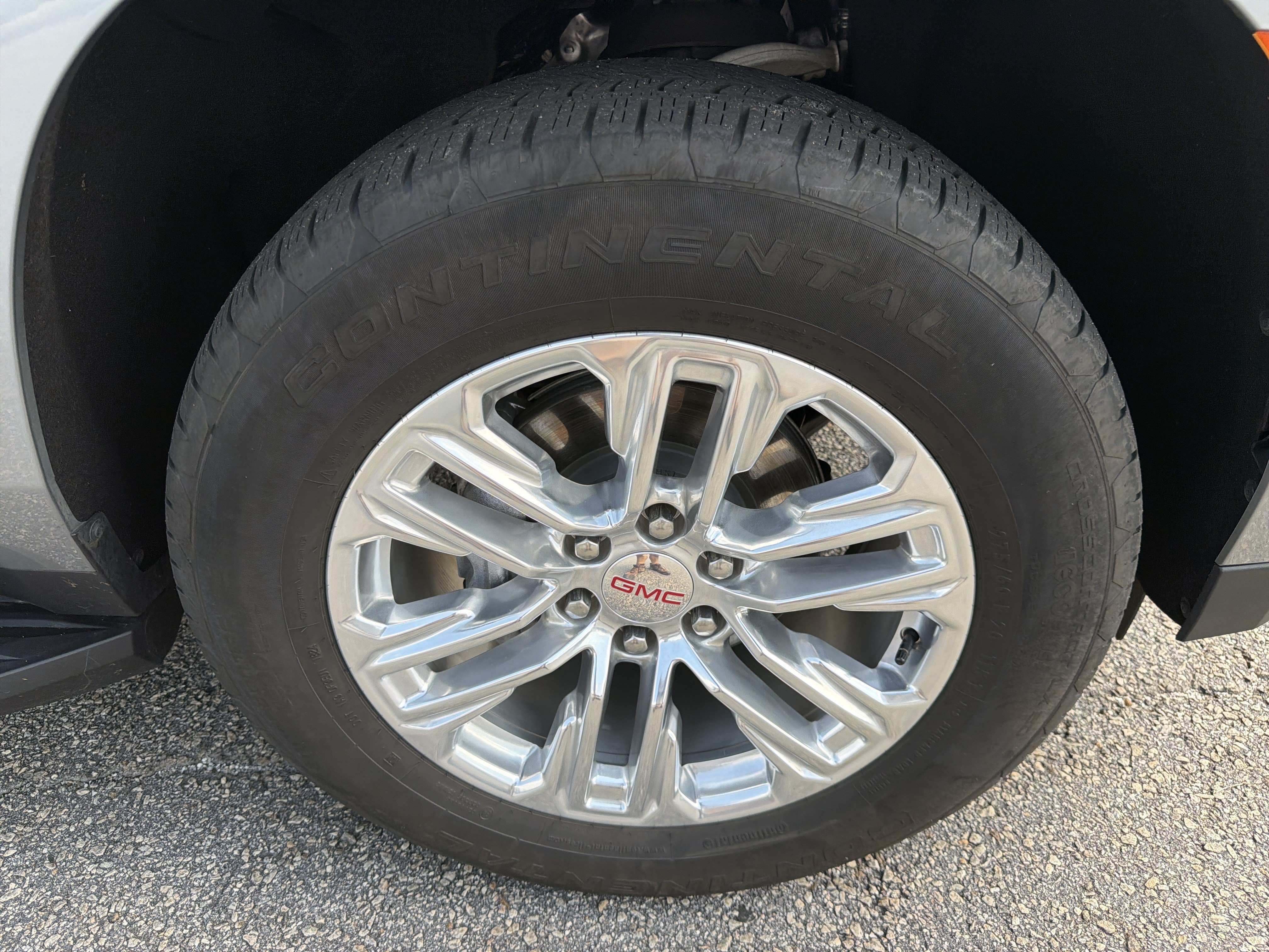 Used 2024 GMC Yukon SLT w/ SLT Luxury Package AWD/4WD image 23