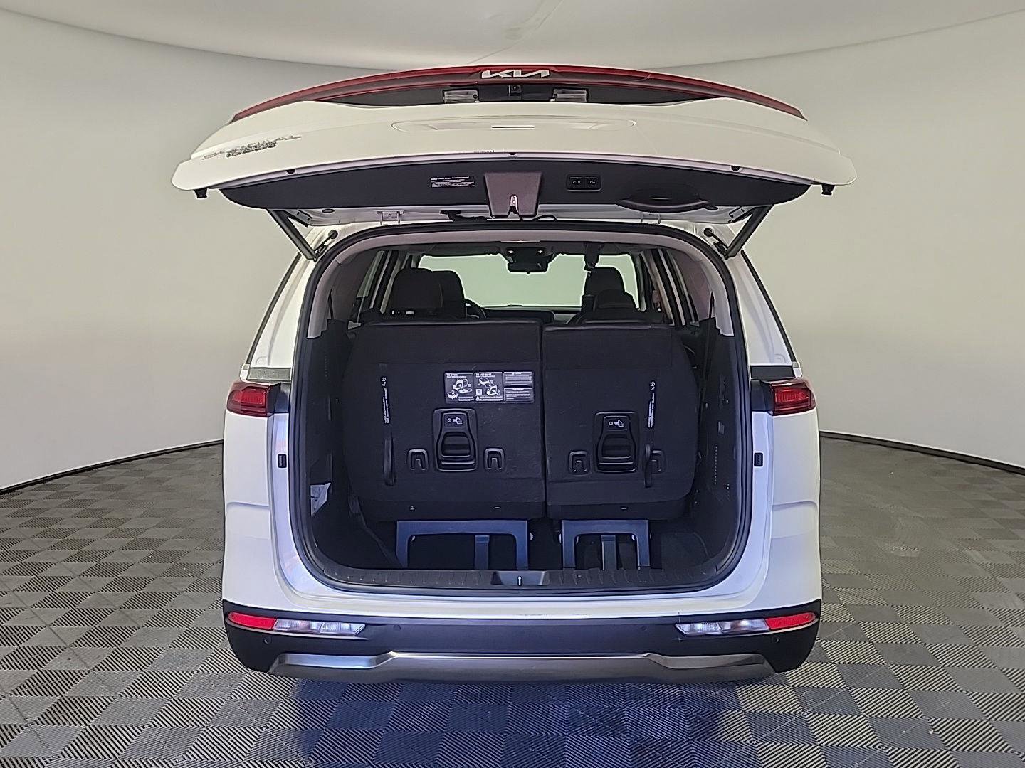 Used 2024 Kia Carnival SX image 8