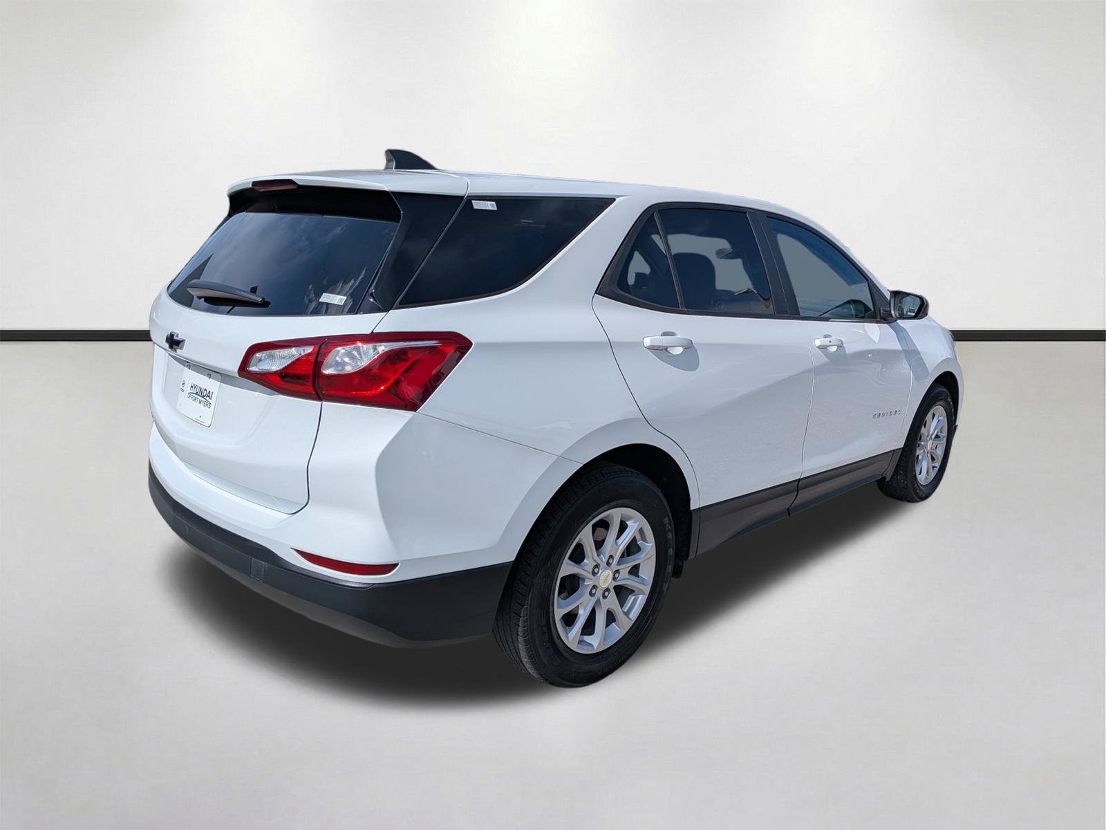 Used 2021 Chevrolet Equinox LS w/ LS Convenience Package FWD image 4