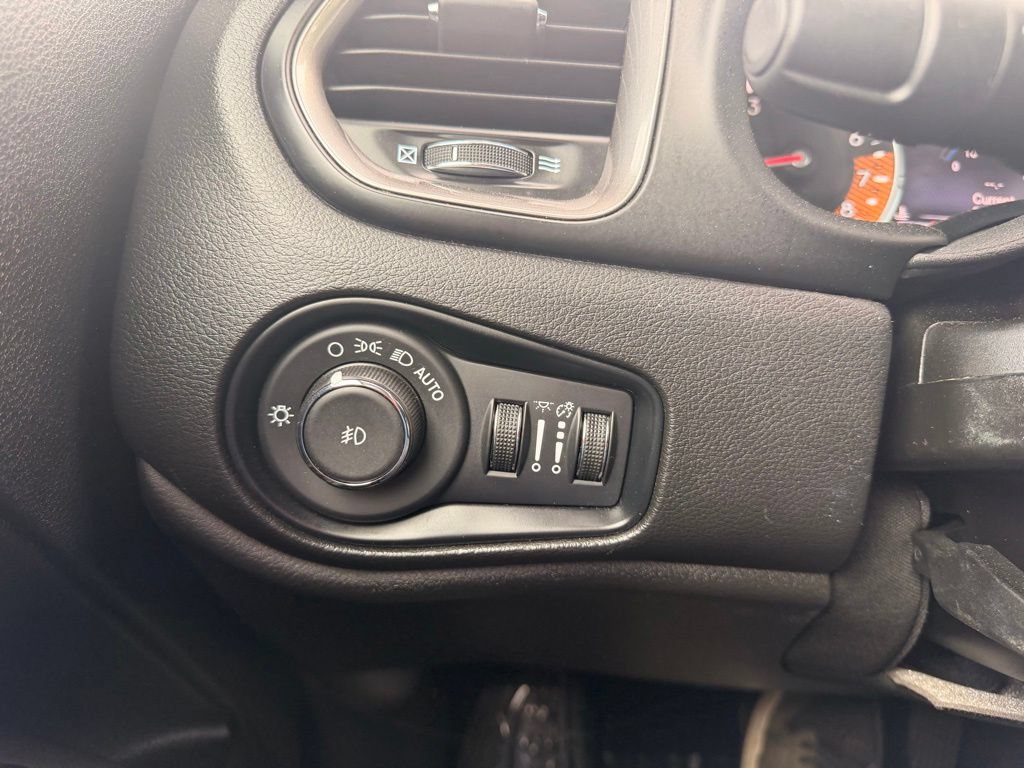 Used 2022 Jeep Renegade Limited AWD/4WD image 17
