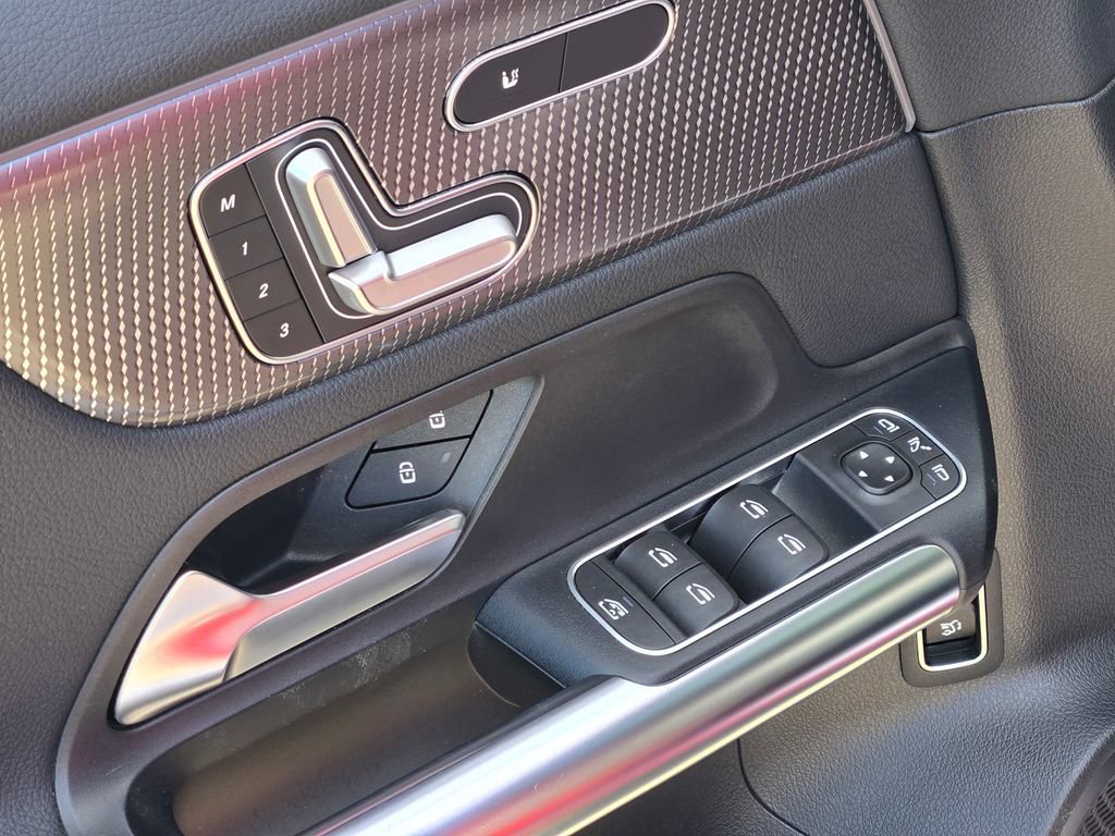 Used 2021 Mercedes-Benz GLA 250 4MATIC image 29