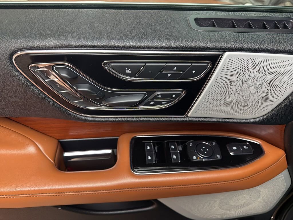 Used 2020 Lincoln Navigator L Reserve w/ Luxury Package image 24