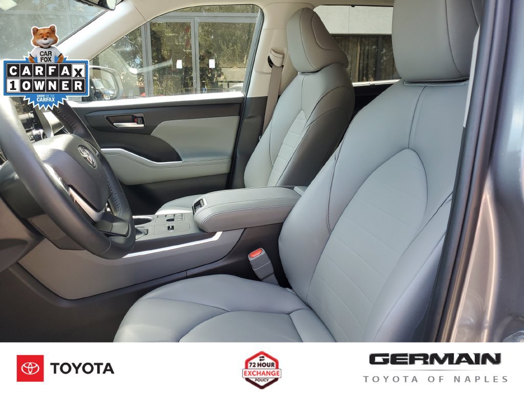 Used 2025 Toyota Highlander XLE FWD image 19