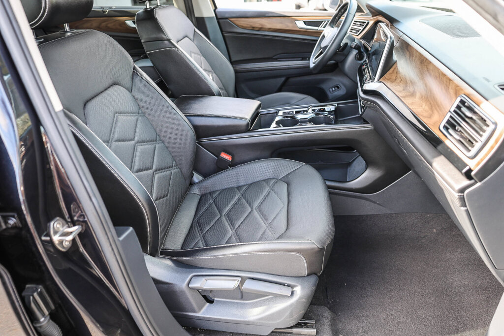 Used 2024 Volkswagen Atlas SE FWD image 10