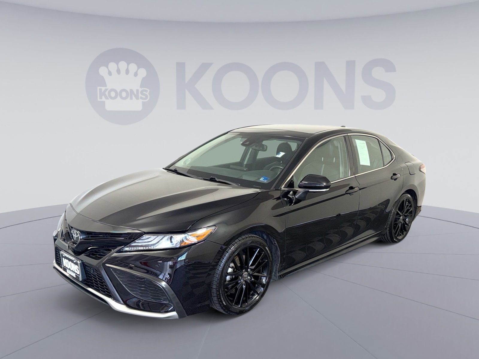Used 2022 Toyota Camry XSE w/ Navigation Package image 1