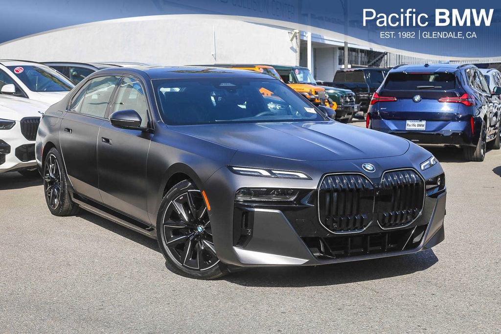 Used 2025 BMW i7 xDrive60 w/ Premium Package image 1