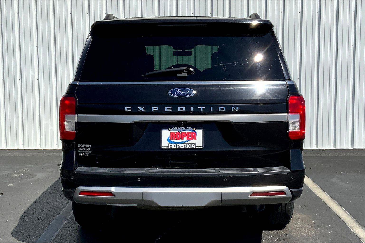 Used 2024 Ford Expedition XLT image 4