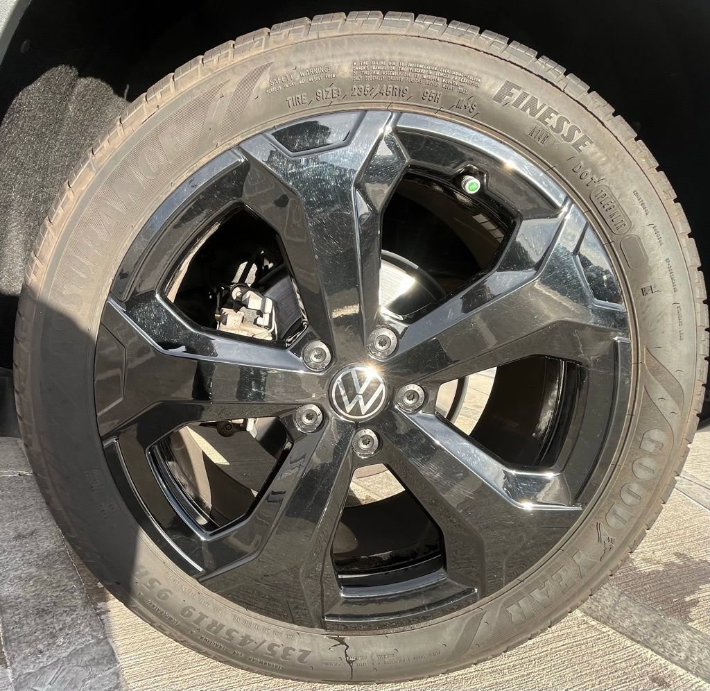 Certified 2025 Volkswagen Taos SEL AWD/4WD image 7
