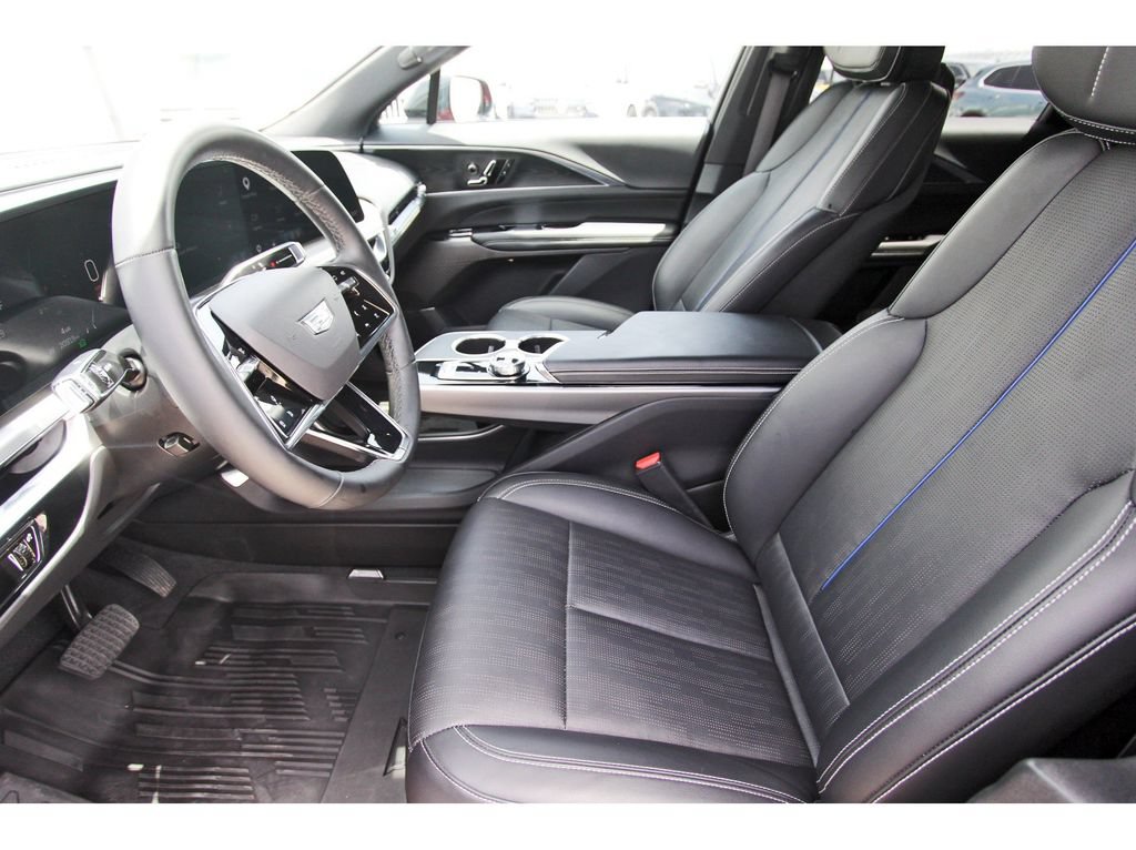 Used 2024 Cadillac Lyriq Luxury w/ LPO, Floor Liner Package AWD/4WD image 6