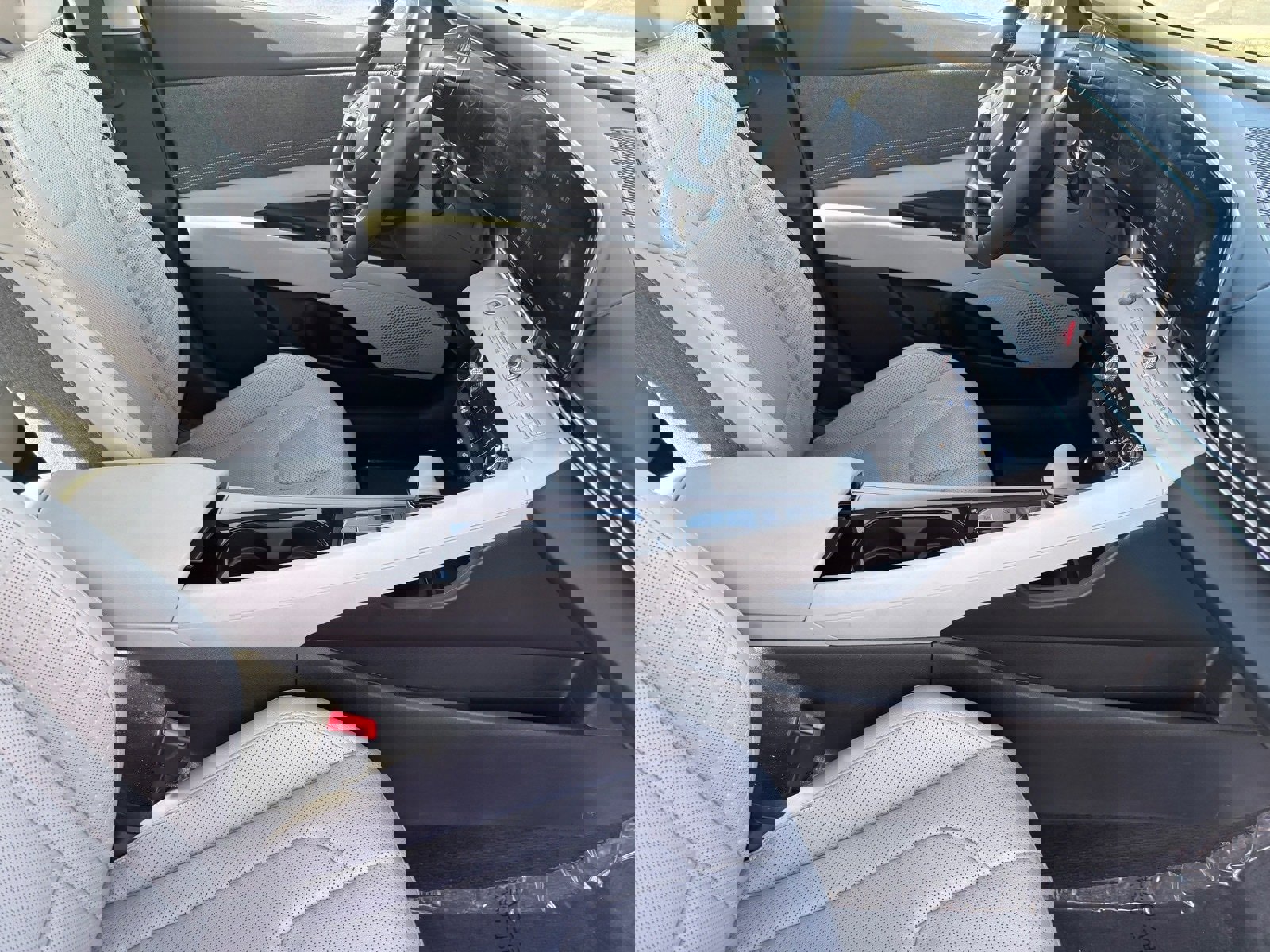 Used 2024 Hyundai Elantra Limited image 14