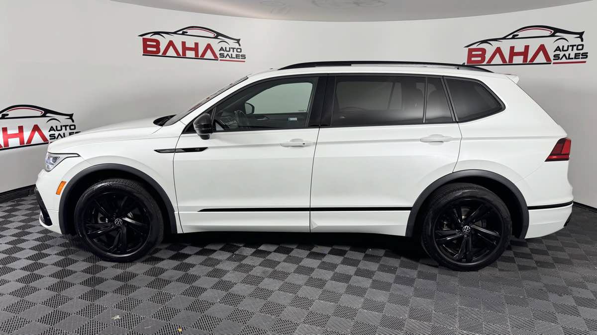 Used 2023 Volkswagen Tiguan SE R-Line AWD/4WD image 3