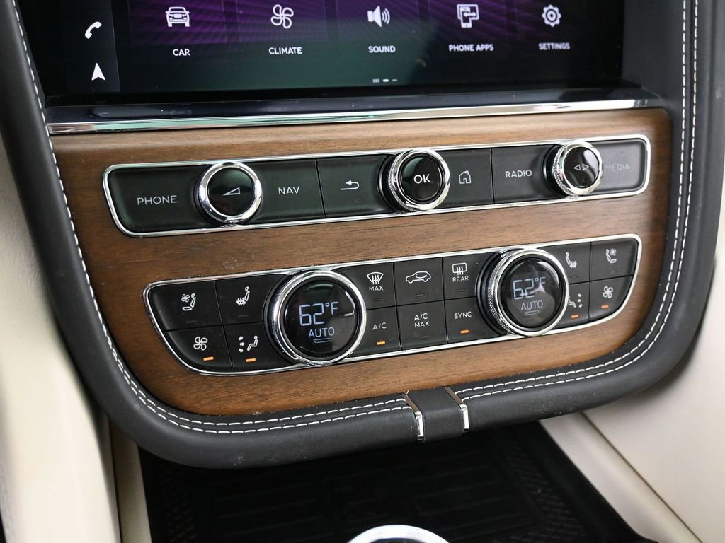 Used 2024 Bentley Bentayga AWD/4WD image 23