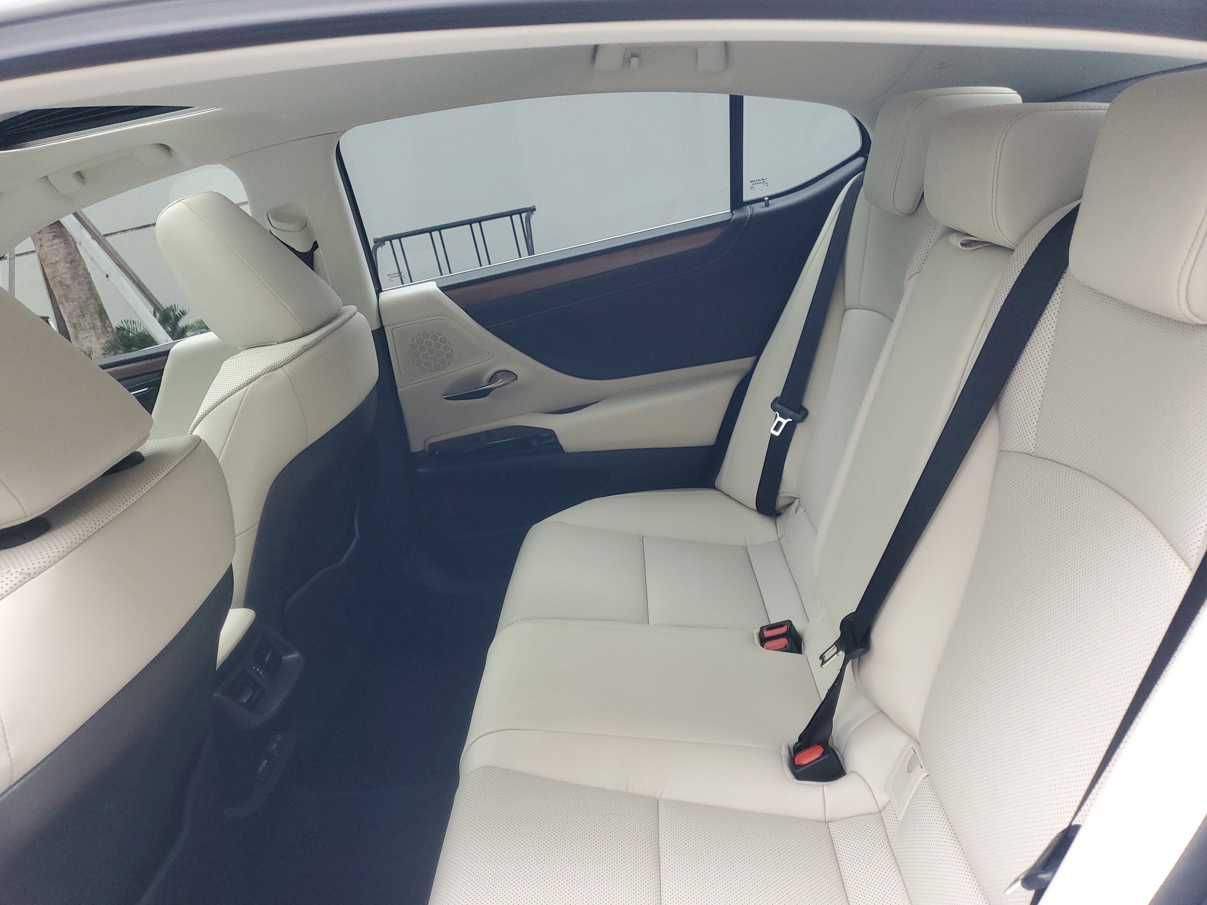 Used 2024 Lexus ES 350 w/ Premium Package image 10