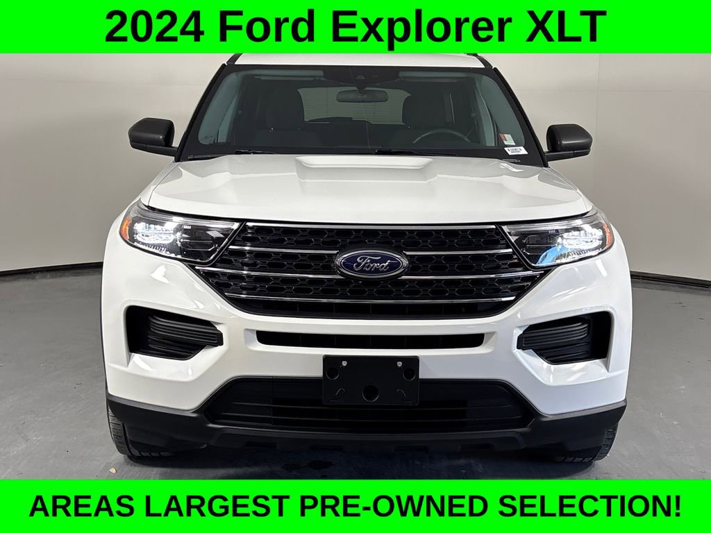 Used 2024 Ford Explorer XLT image 2