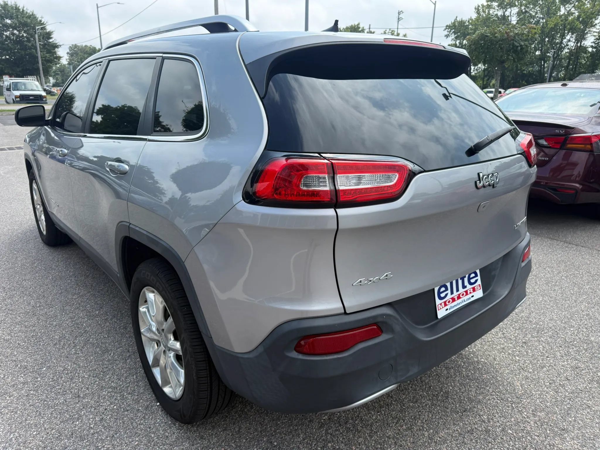 Used 2016 Jeep Cherokee Limited AWD/4WD image 5