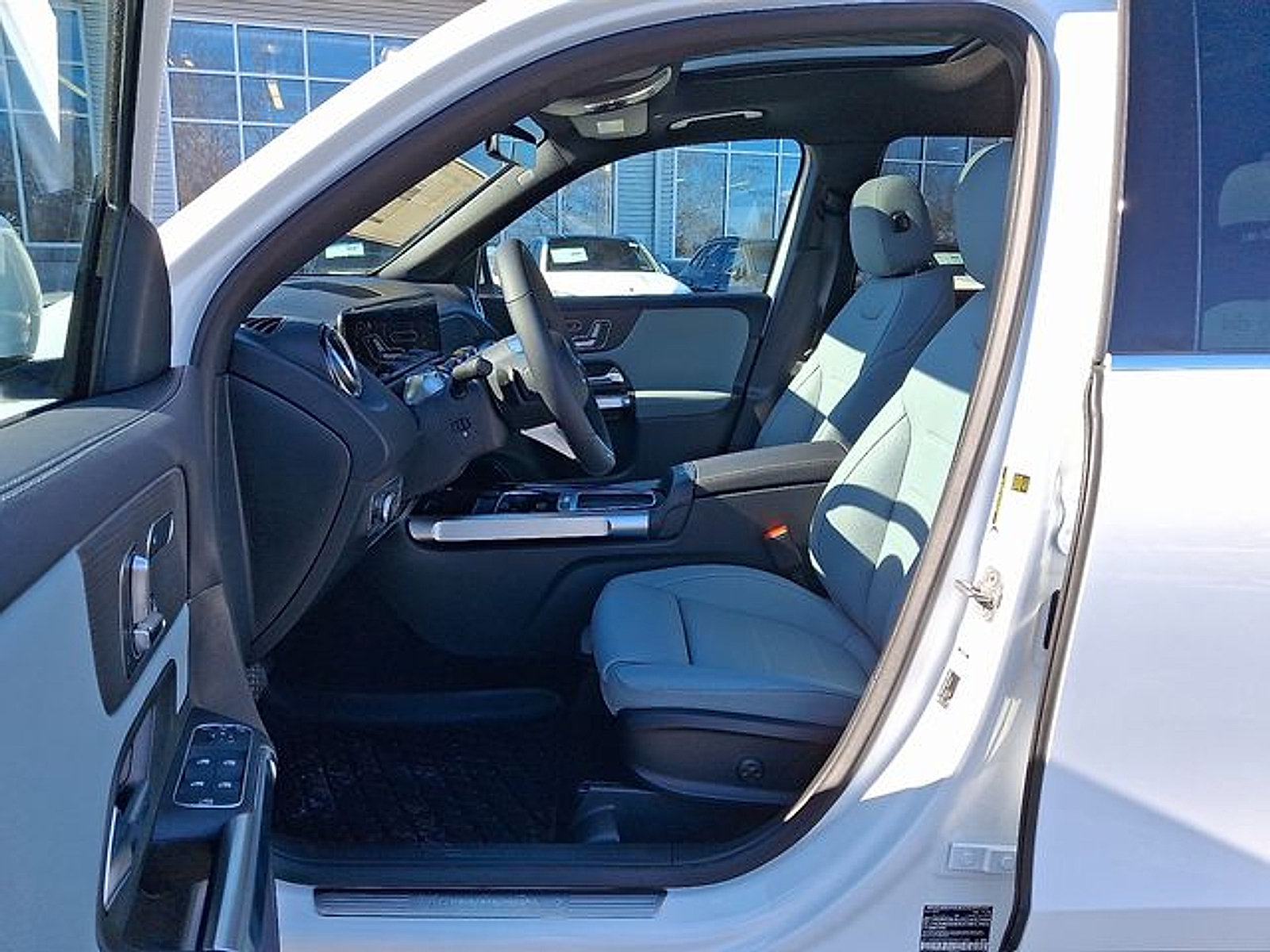 Used 2026 Mercedes-Benz GLB 250 4MATIC image 12