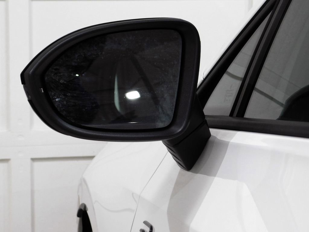 Used 2025 Volkswagen Golf R Black Edition image 31