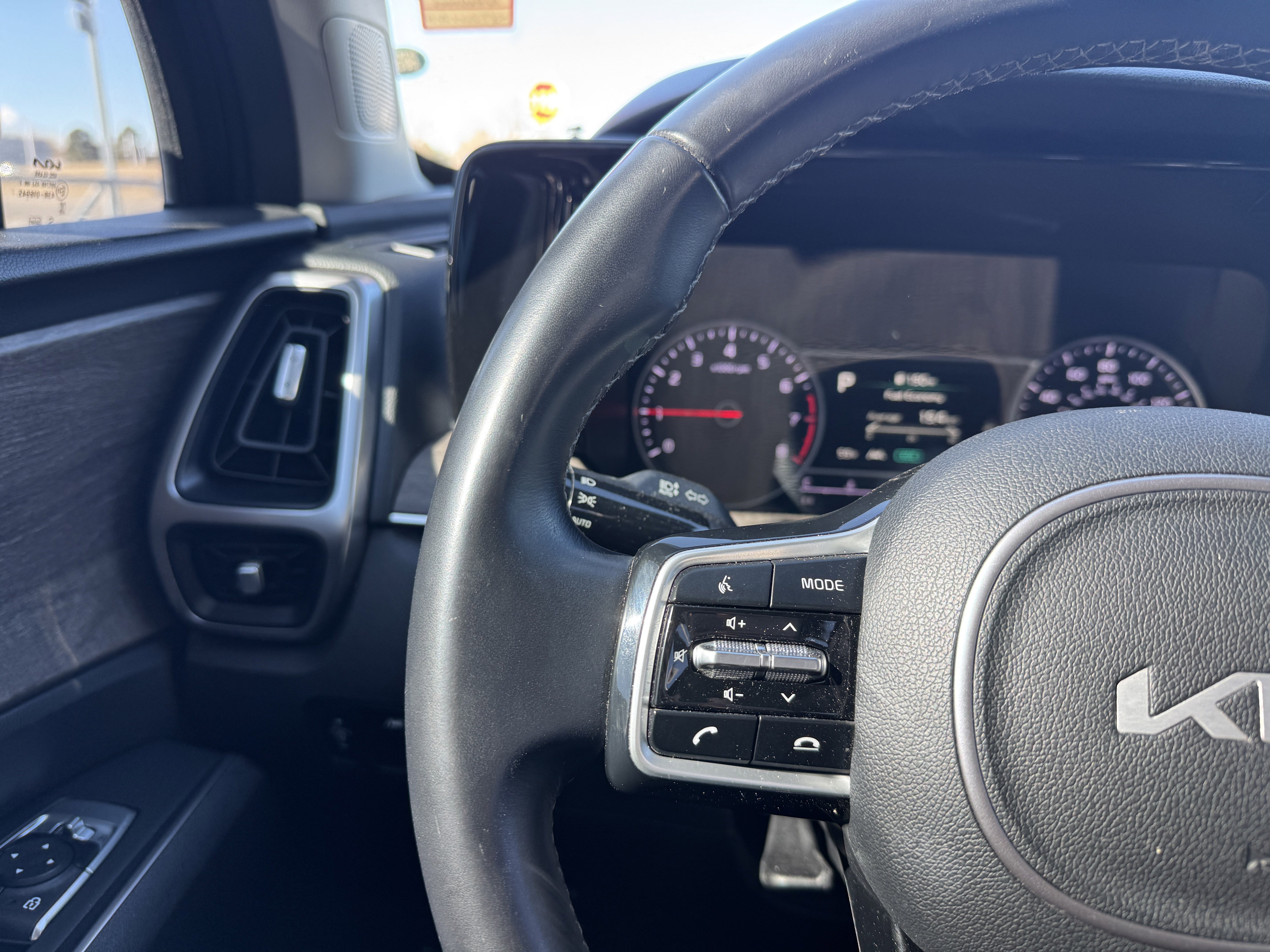 Used 2022 Kia Sorento S image 22