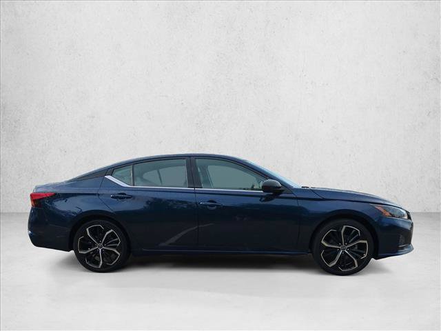Used 2023 Nissan Altima 2.5 SR FWD image 4
