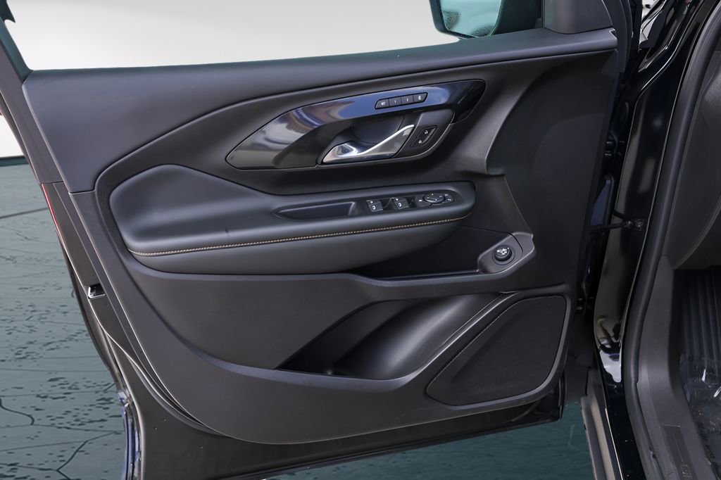 Used 2024 GMC Terrain AT4 image 25