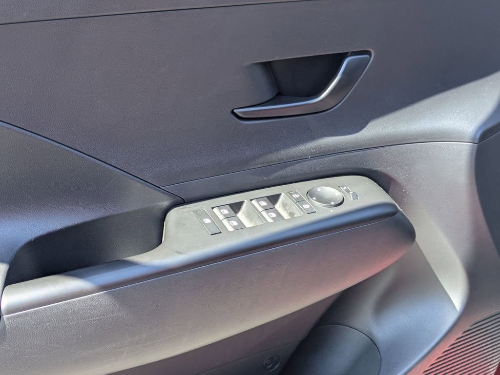 Used 2025 Hyundai Kona SEL FWD image 16