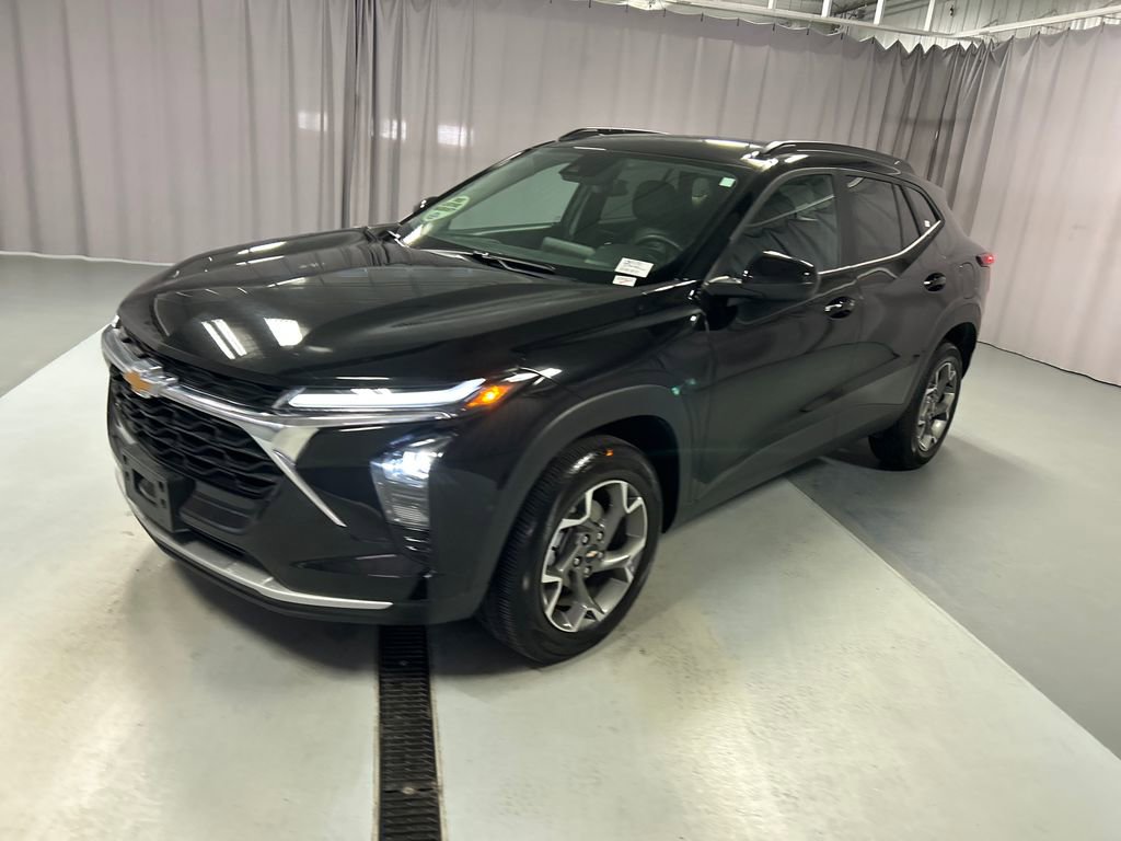 Used 2025 Chevrolet Trax LT w/ LT Convenience Package FWD video 3