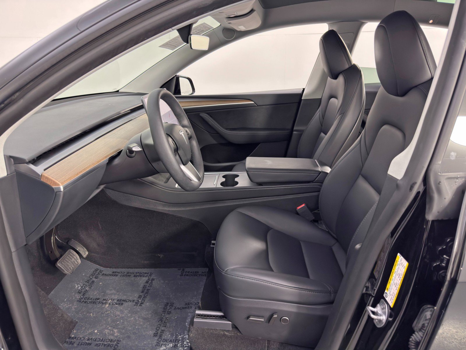 Used 2024 Tesla Model Y 2WD image 17