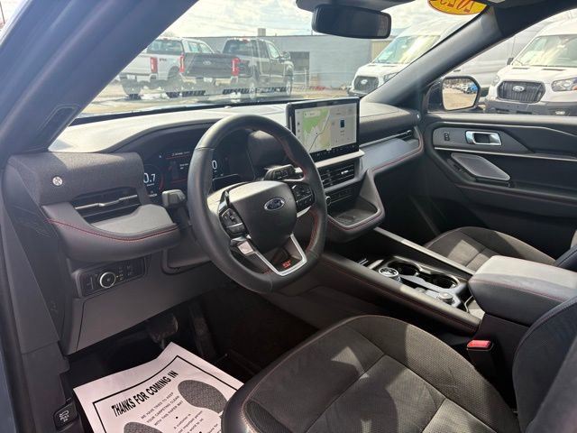 Used 2025 Ford Explorer ST image 3