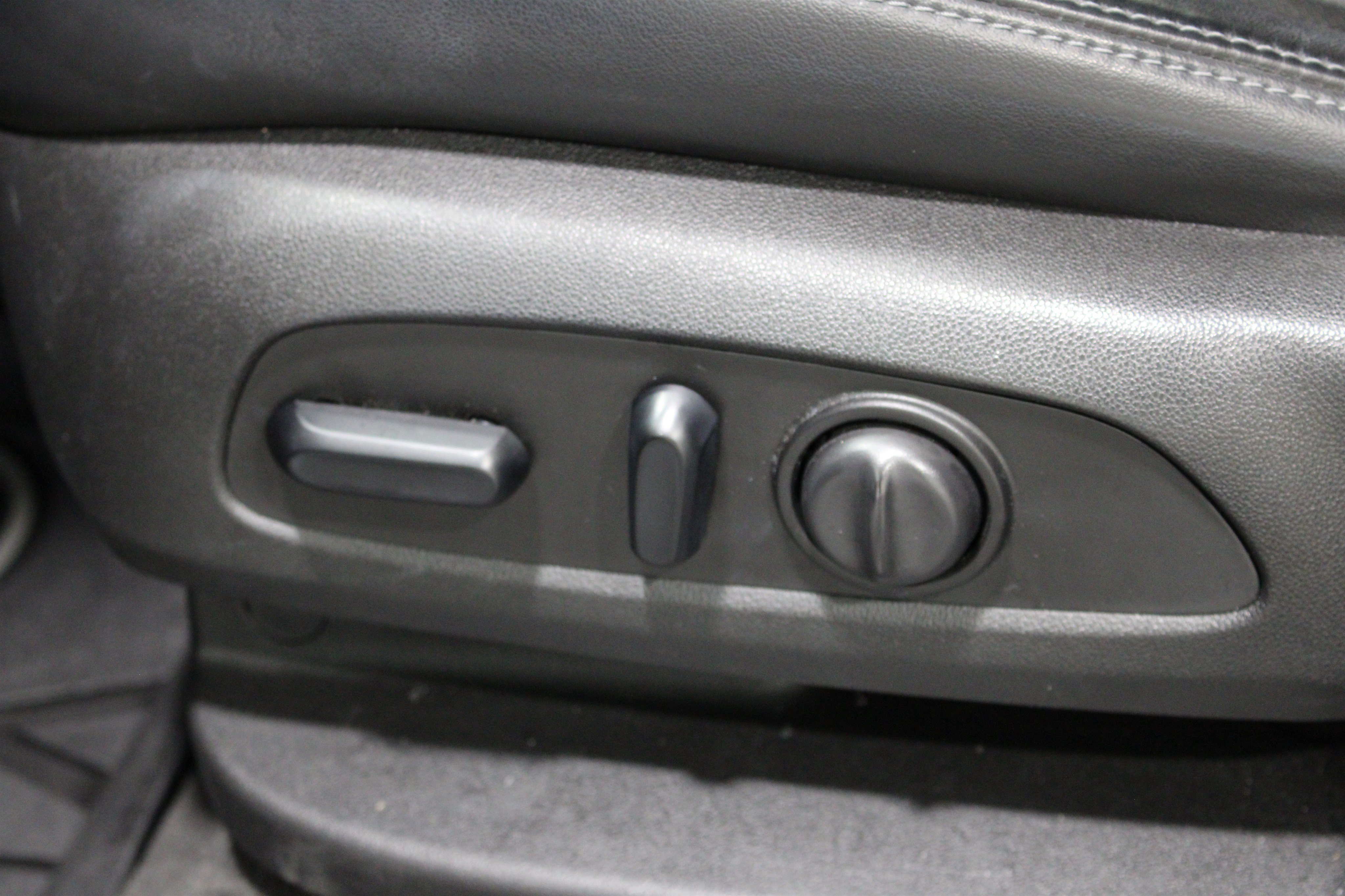 Used 2019 Buick Enclave Avenir w/ Avenir Technology Package FWD image 5