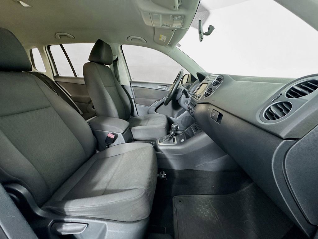 Used 2018 Volkswagen Tiguan Limited w/ Premium Package FWD image 36