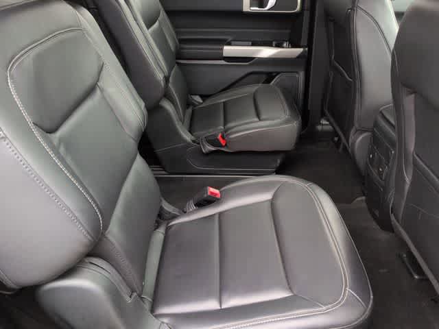 Used 2023 Ford Explorer XLT w/ Equipment Group 202A AWD/4WD image 21