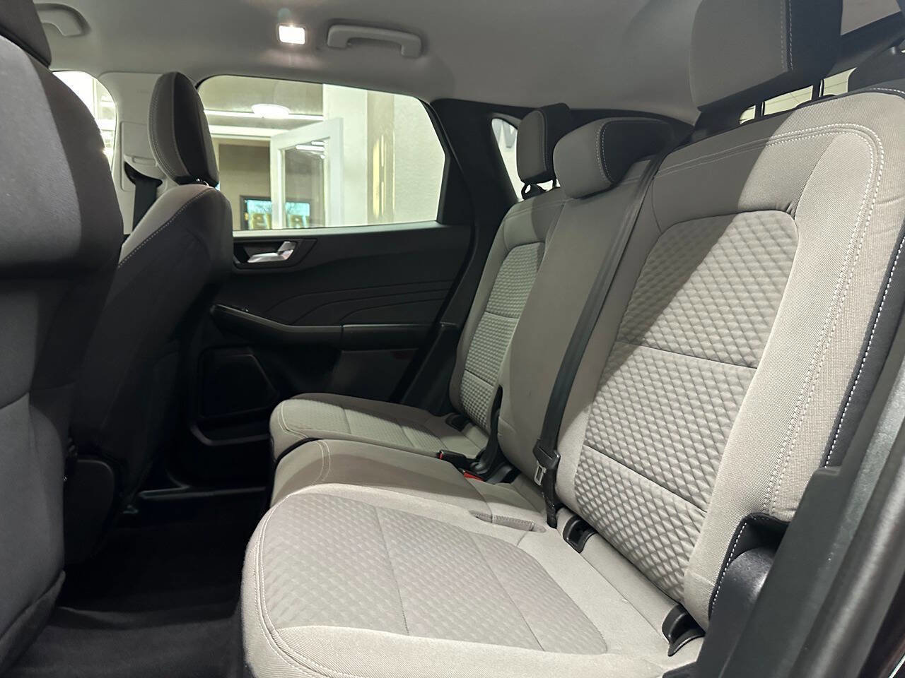 Used 2021 Ford Escape SE image 18