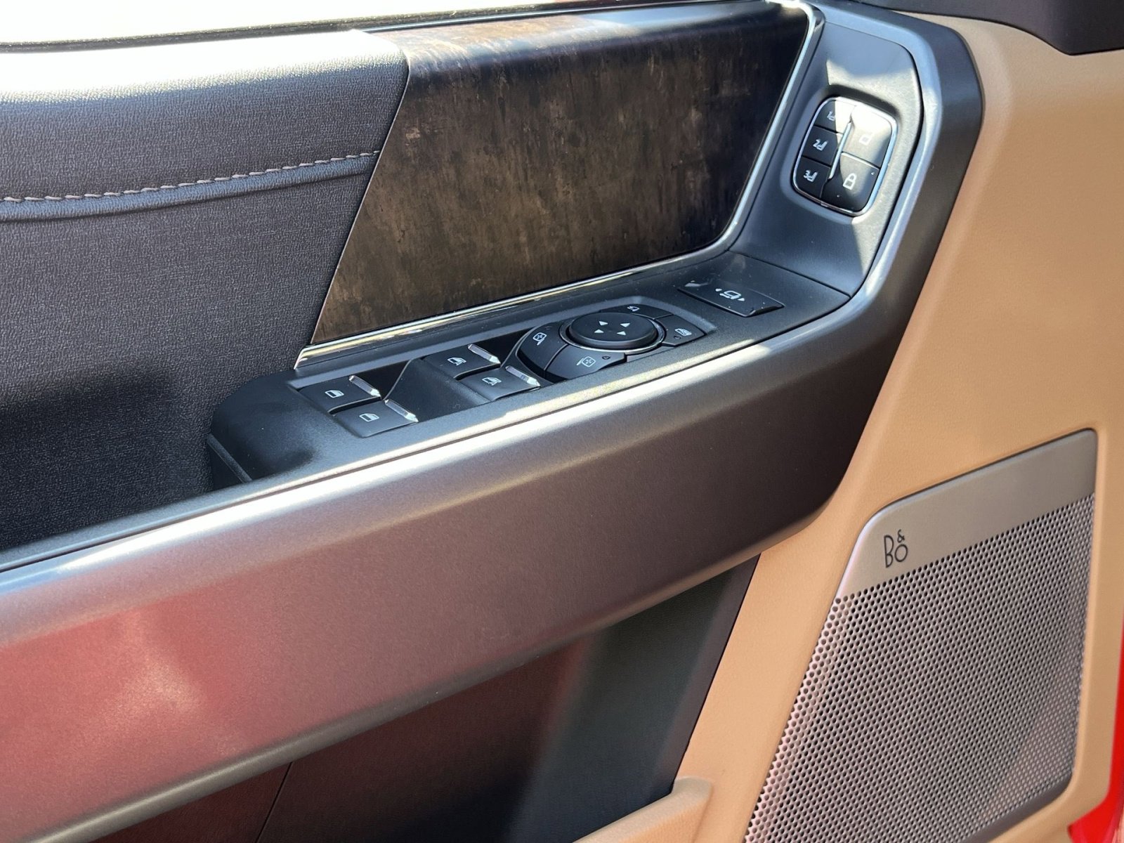 Used 2025 Ford F250 Lariat w/ Black Appearance Package image 15