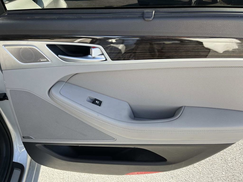 Used 2018 Genesis G80 3.8 w/ Option Group 02 image 19