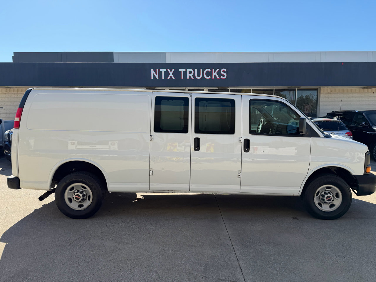 Used 2016 GMC Savana 2500 Extended image 6
