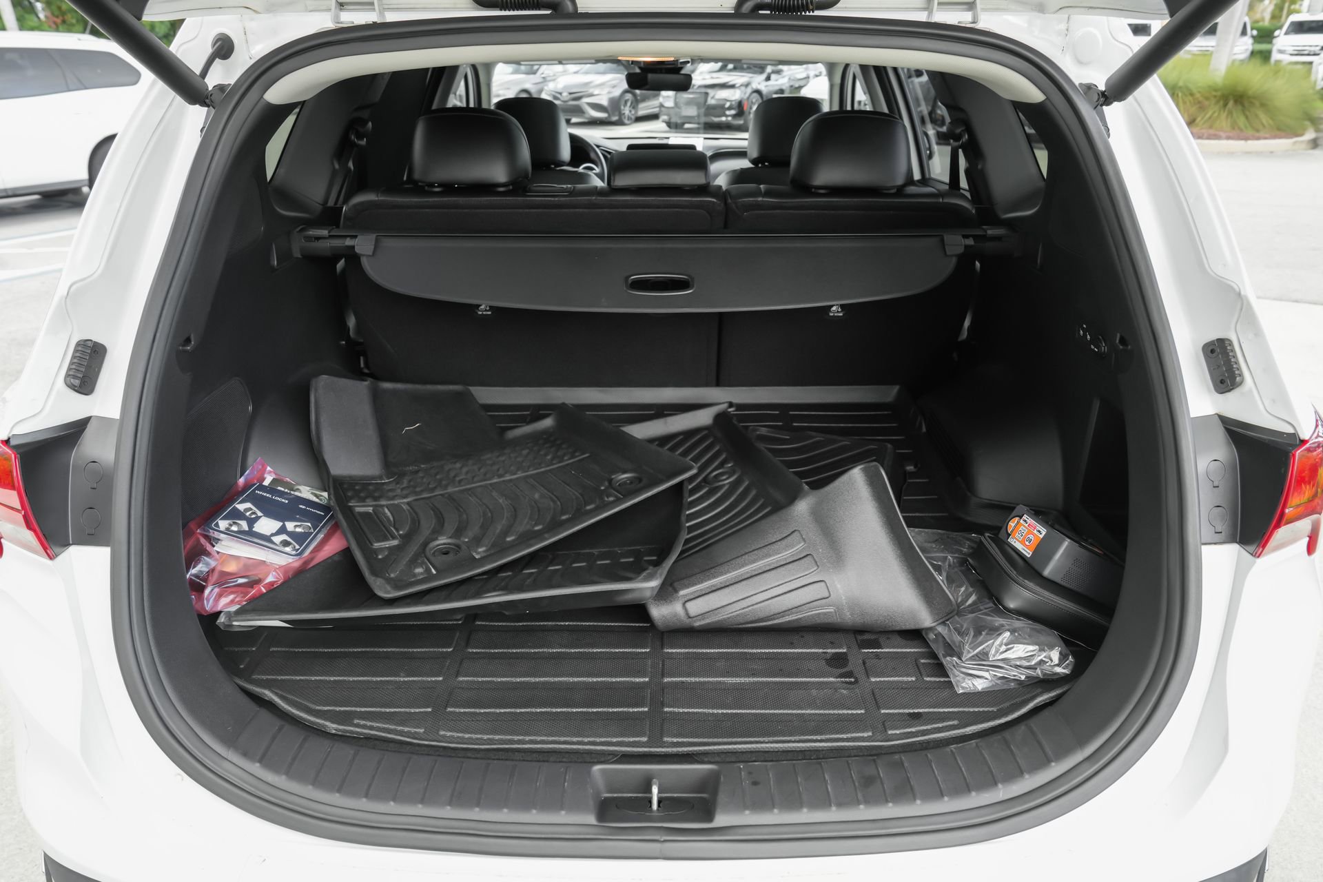 Used 2023 Hyundai Santa Fe SEL Premium w/ Cargo Package image 42