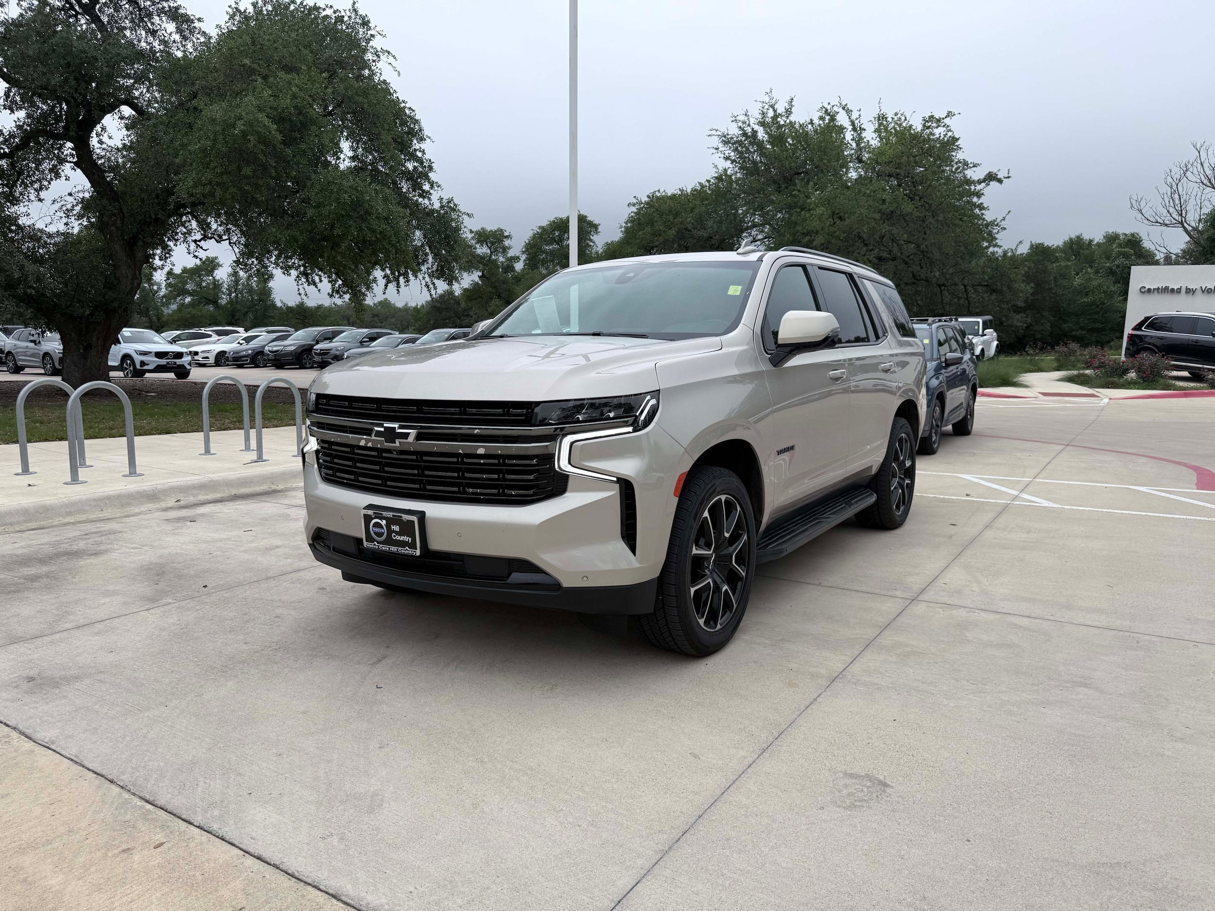 Used 2022 Chevrolet Tahoe RST w/ Luxury Package RWD image 2