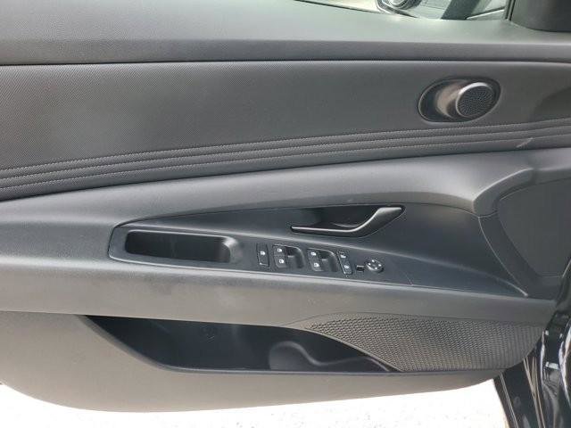 Certified 2025 Hyundai Elantra Sport FWD image 21