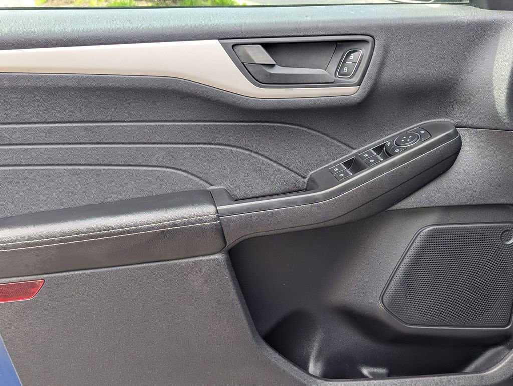 Used 2022 Ford Escape SE FWD image 12