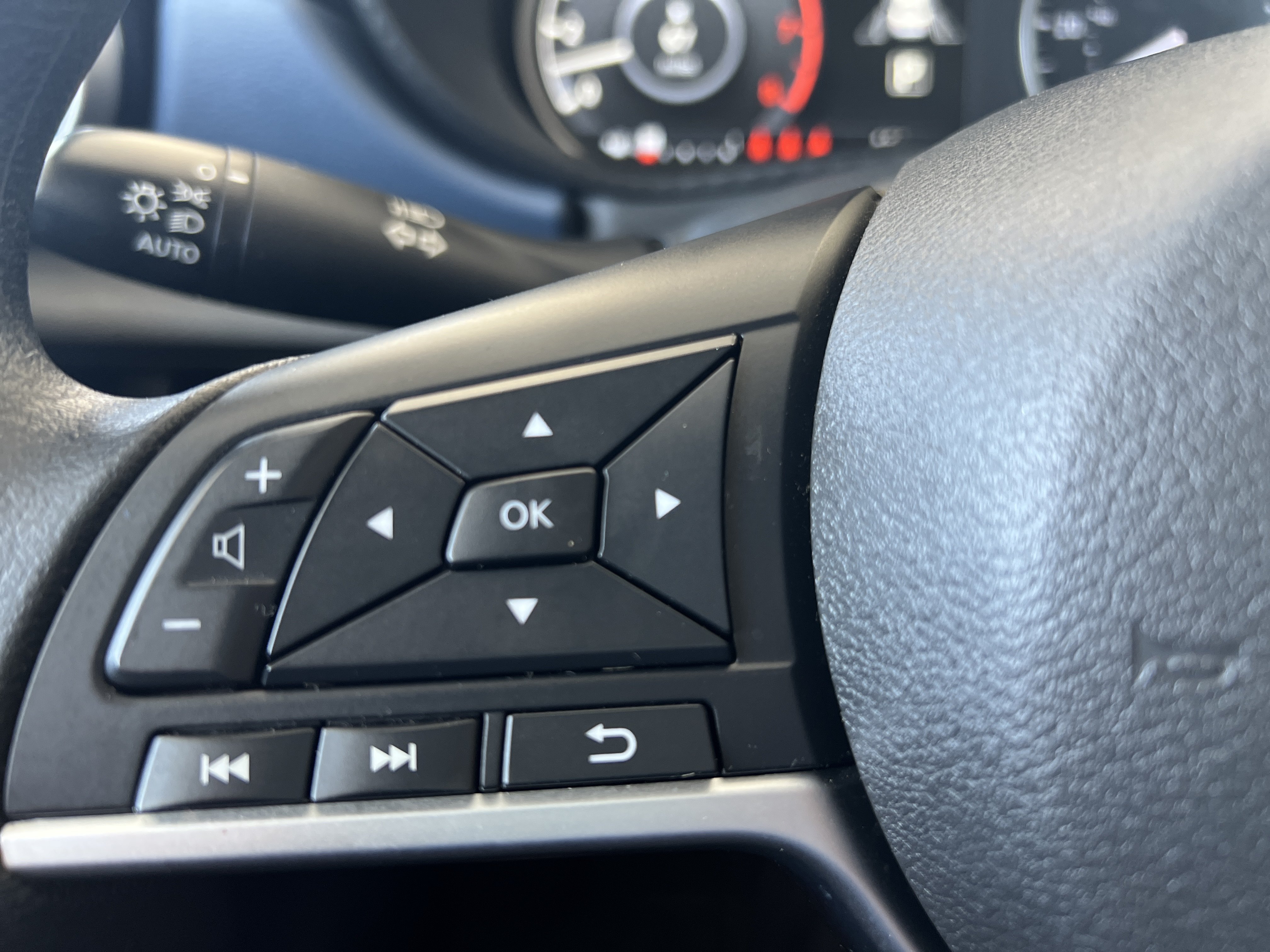Used 2025 Nissan Versa SV FWD image 21
