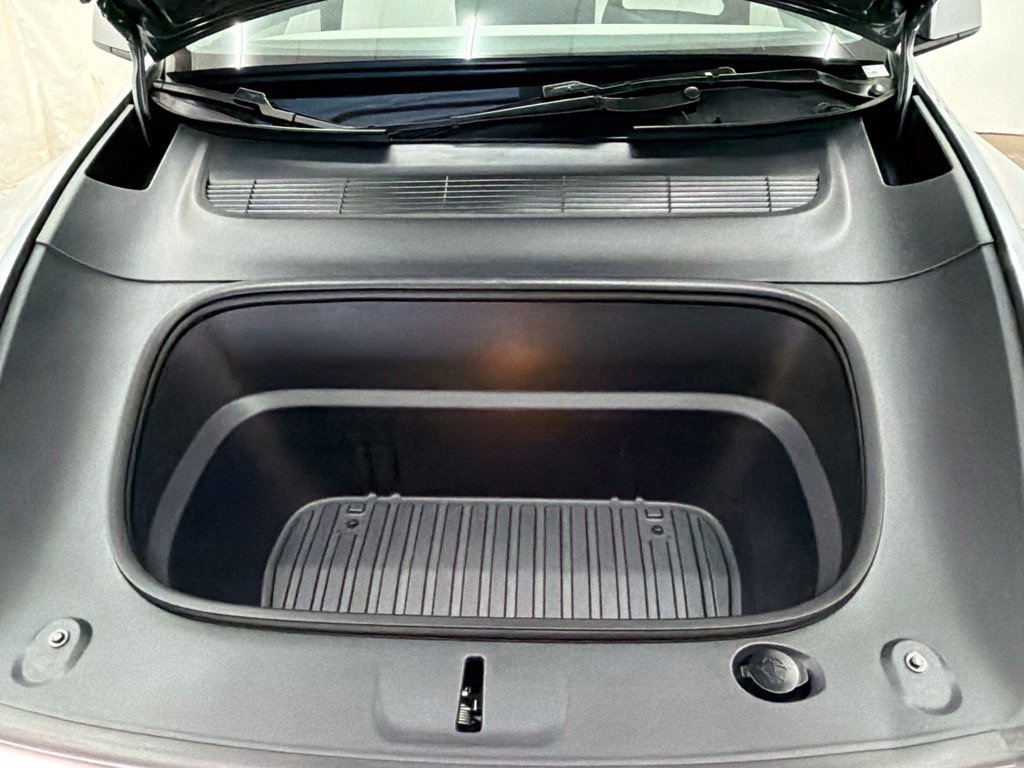 Used 2026 Tesla Model Y 2WD image 32