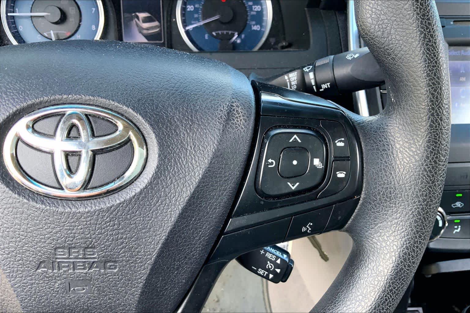 Used 2016 Toyota Camry LE FWD image 25