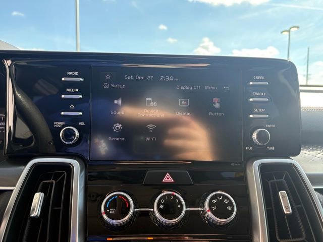 Used 2023 Kia Sorento LX image 17