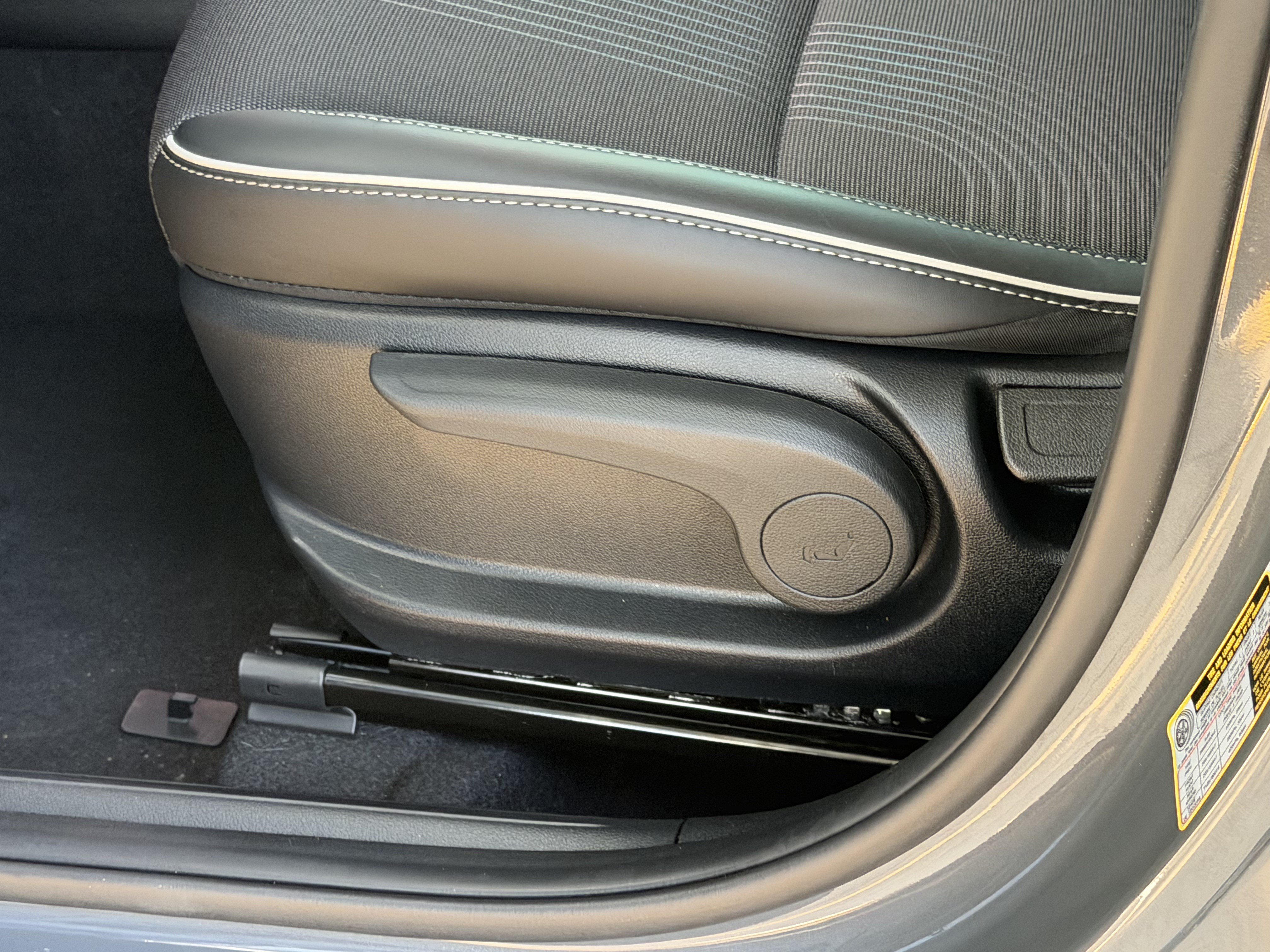 Used 2025 Hyundai Venue Limited FWD image 14