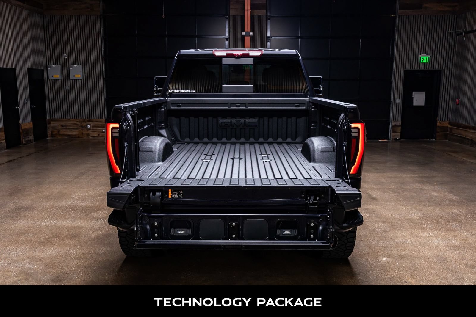 Used 2025 GMC Sierra 2500 AT4 w/ AT4 Premium Plus Package AWD/4WD image 8