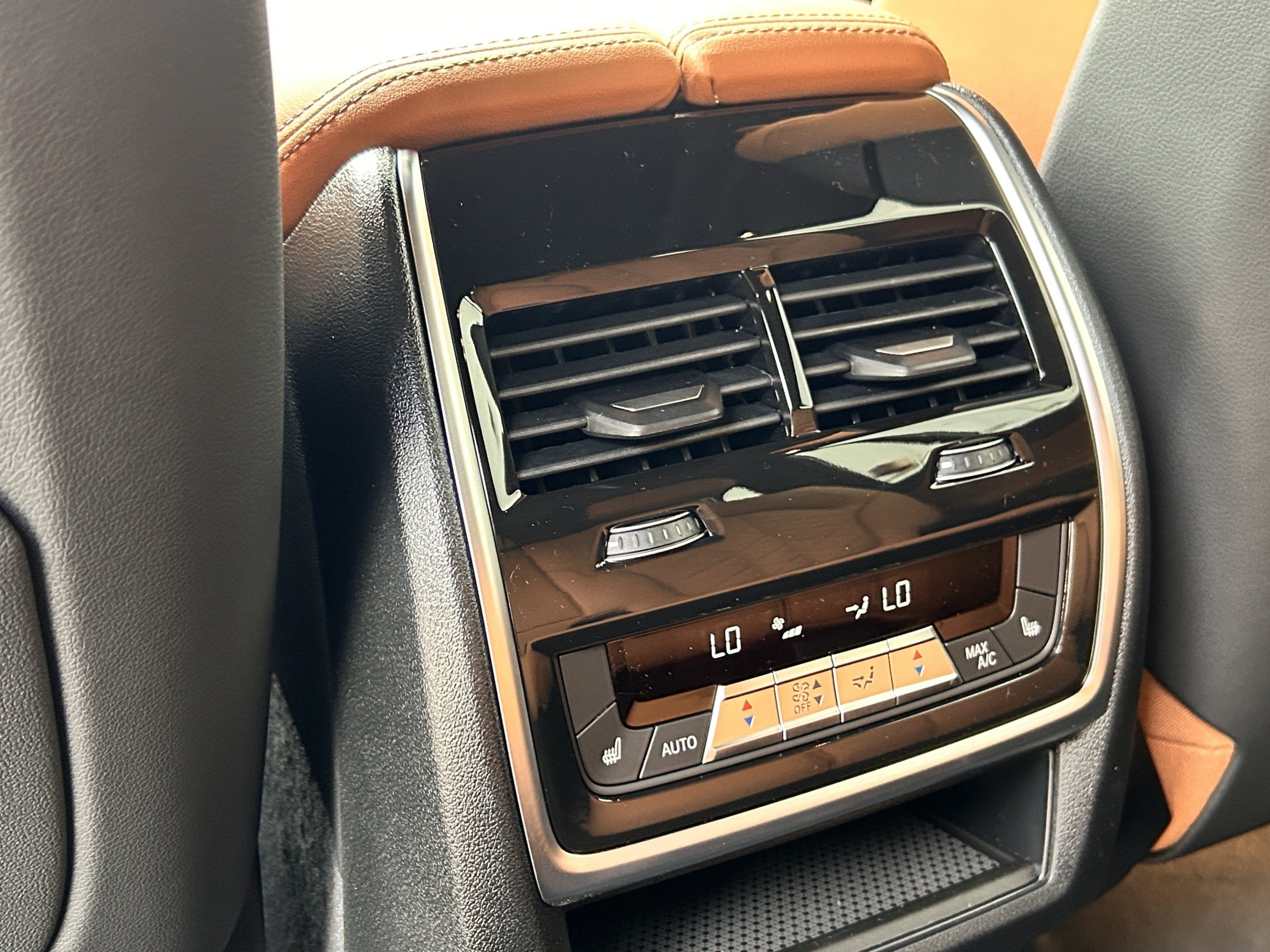 Used 2027 BMW X7 xDrive40i w/ M Sport Package AWD/4WD image 31
