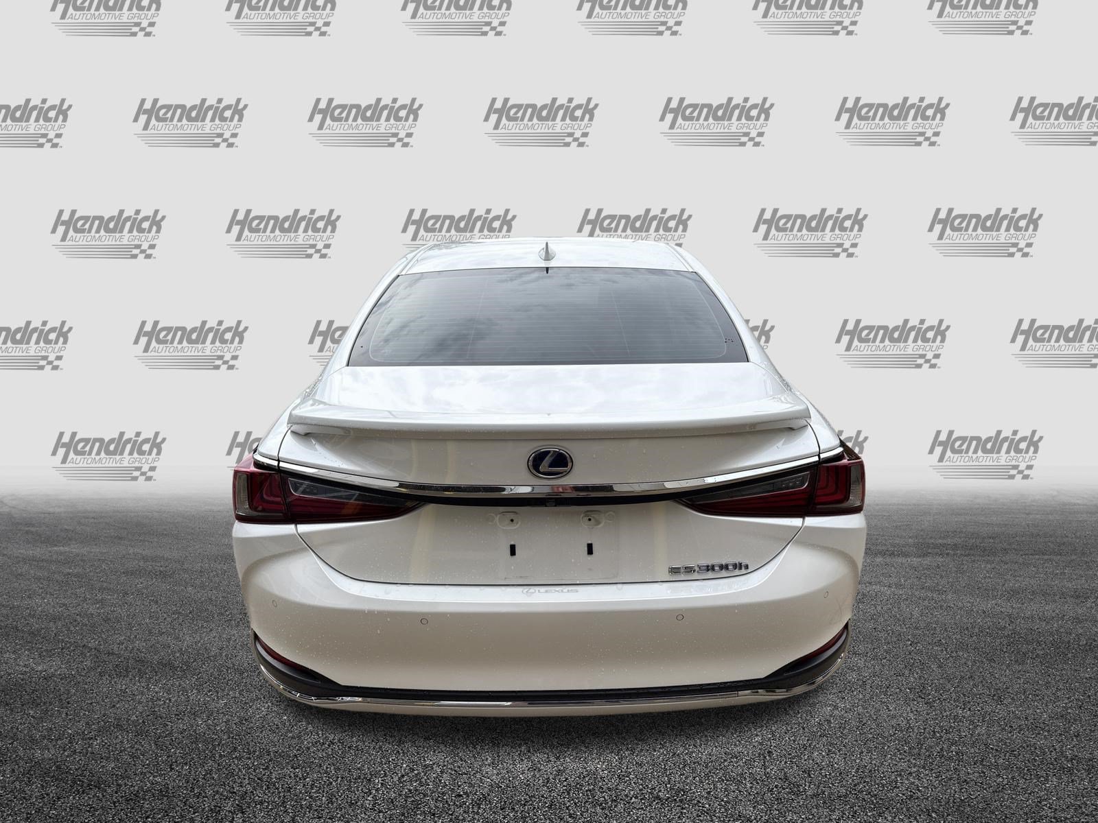 Certified 2022 Lexus ES 300h w/ Accessory Package FWD image 9