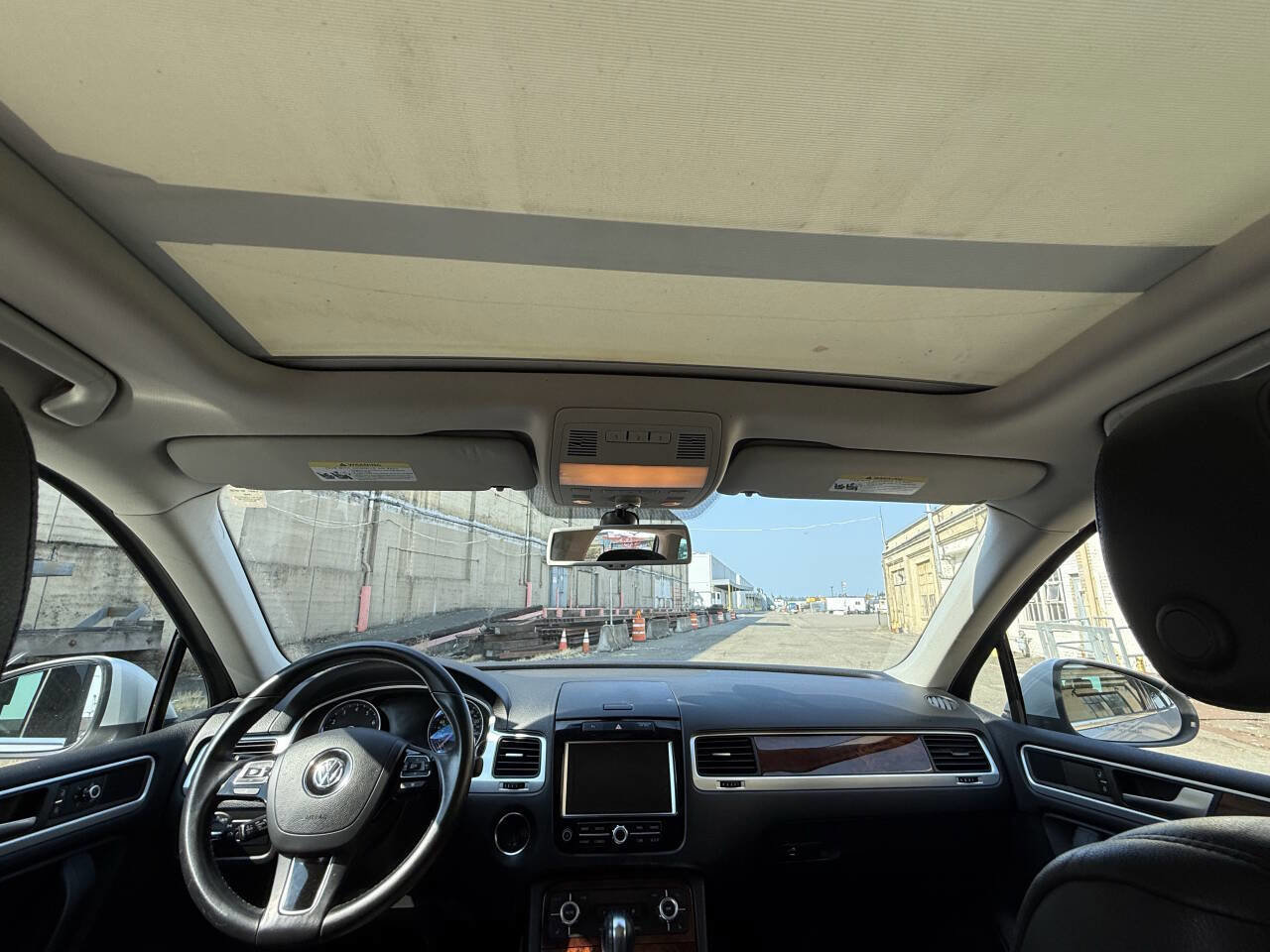 Used 2012 Volkswagen Touareg Sport image 17