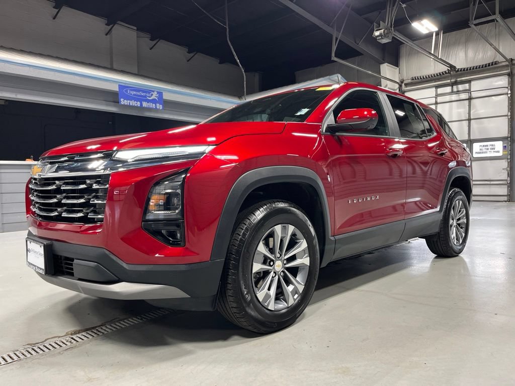 Used 2026 Chevrolet Equinox LT w/ Safety and Technology Package AWD/4WD image 3